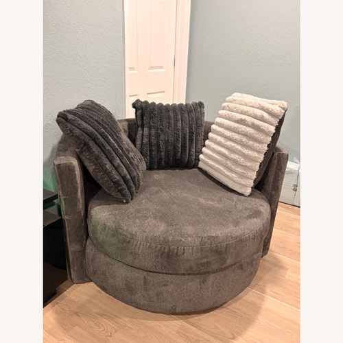 Used Rooms To Go Light Gray Fur and Hide Ottoman for sale on AptDeco