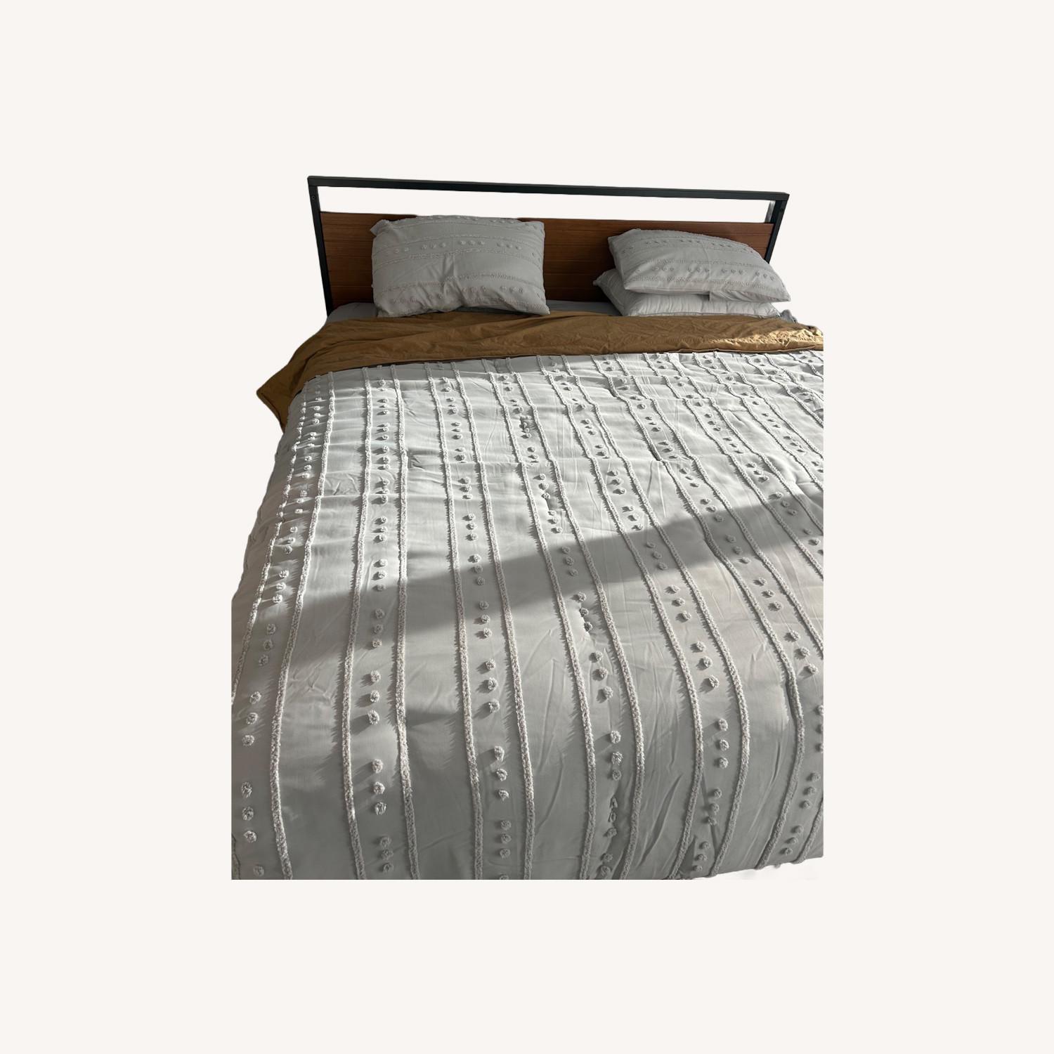 eWay Furniture Full Bed - image-0