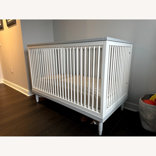 Used DucDuc Soho White Wood Crib for sale on AptDeco