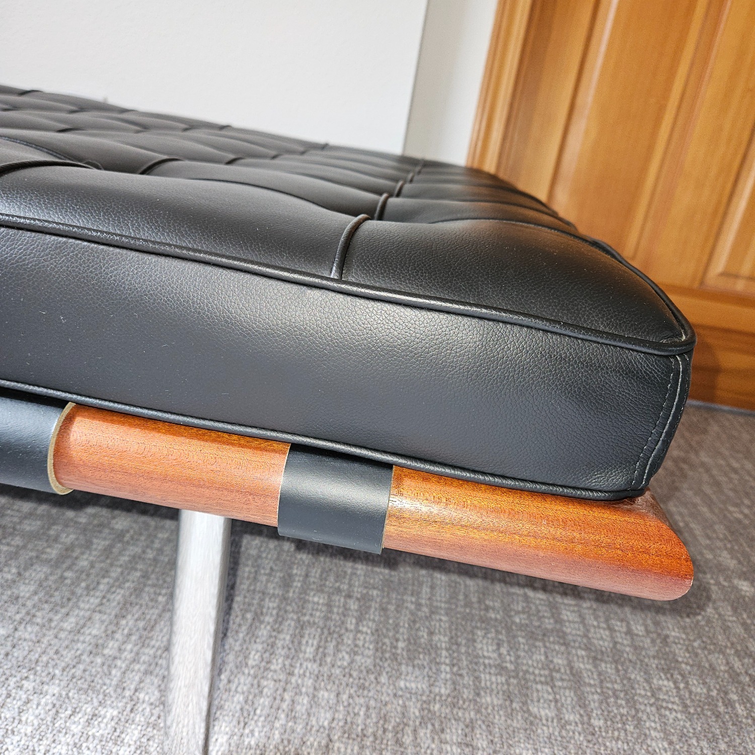 Knoll Barcelona Couch Black Leather Chaise Lounge - image-38