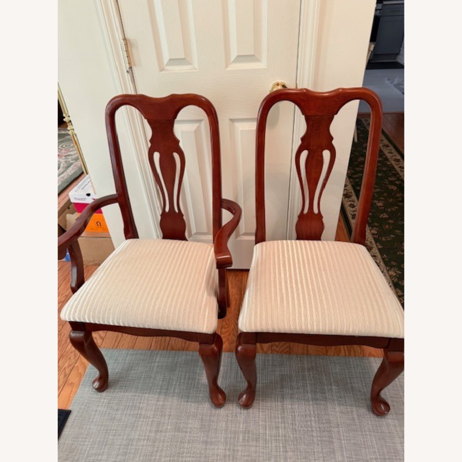 Elegant Cherry Finish Dining Table W 6 Chairs - image-8