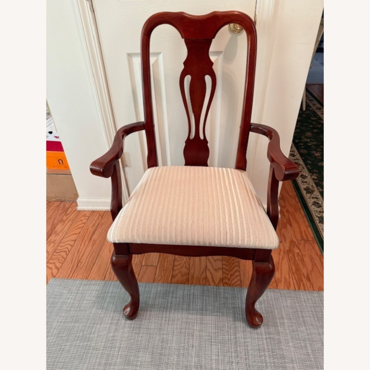 Elegant Cherry Finish Dining Table W 6 Chairs - image-9