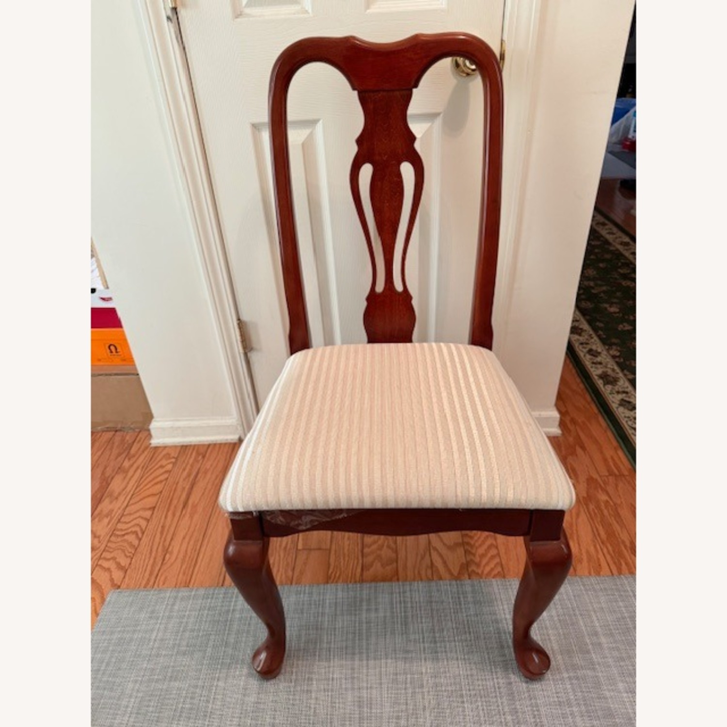 Elegant Cherry Finish Dining Table W 6 Chairs - image-10