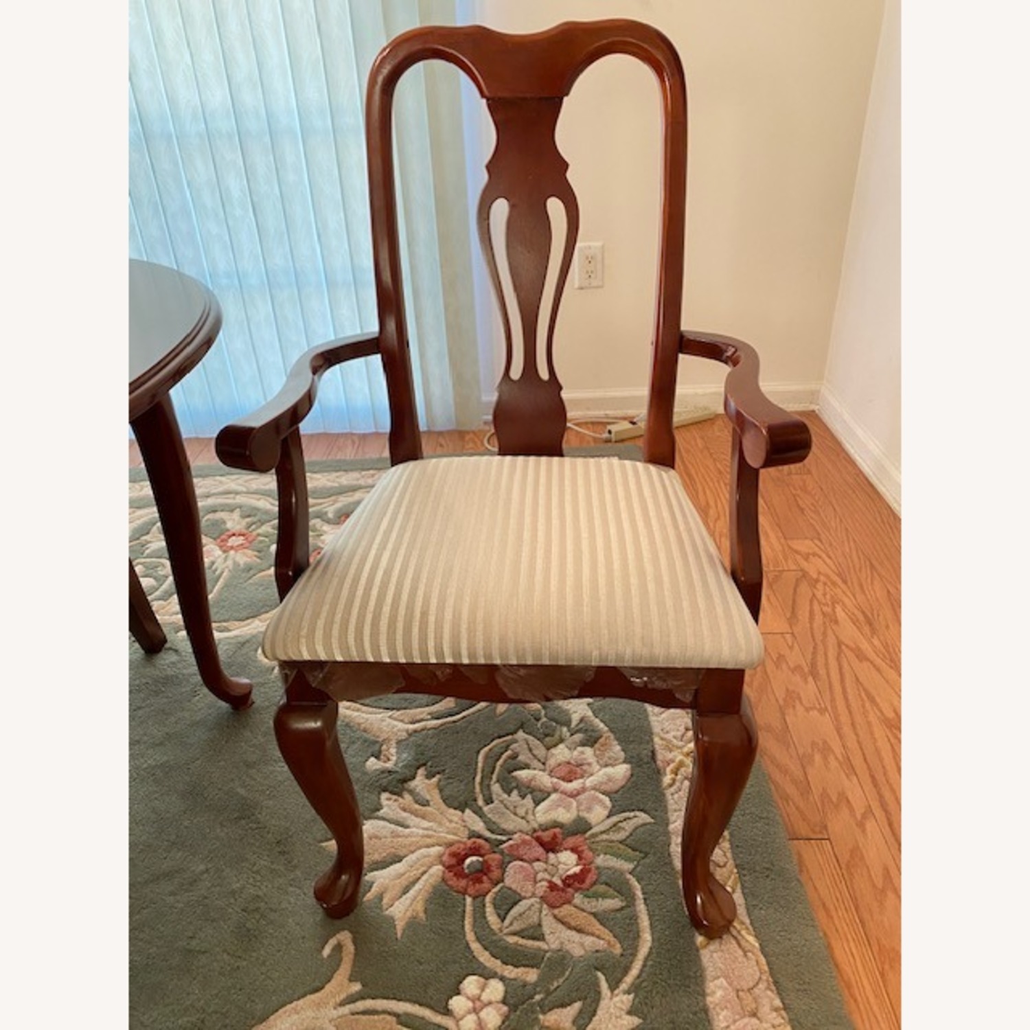 Elegant Cherry Finish Dining Table W 6 Chairs - image-7