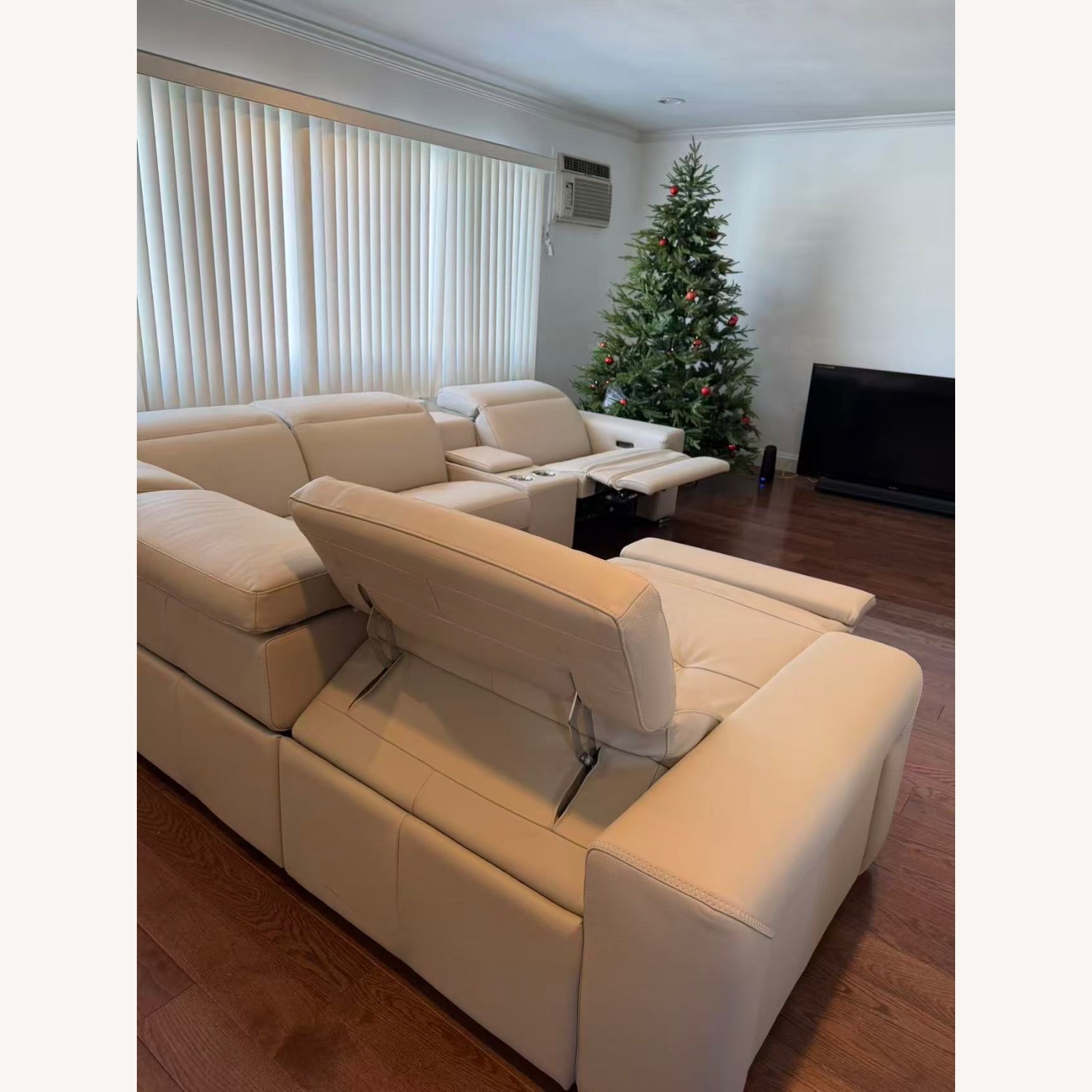 Italian 6 Piece Sectional Sofa with Recliner - image-4