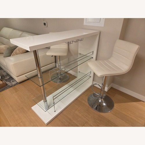 Used White Dining Bar Table Set for sale on AptDeco