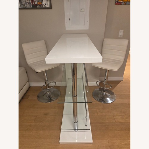 Used White Dining Bar Table Set for sale on AptDeco