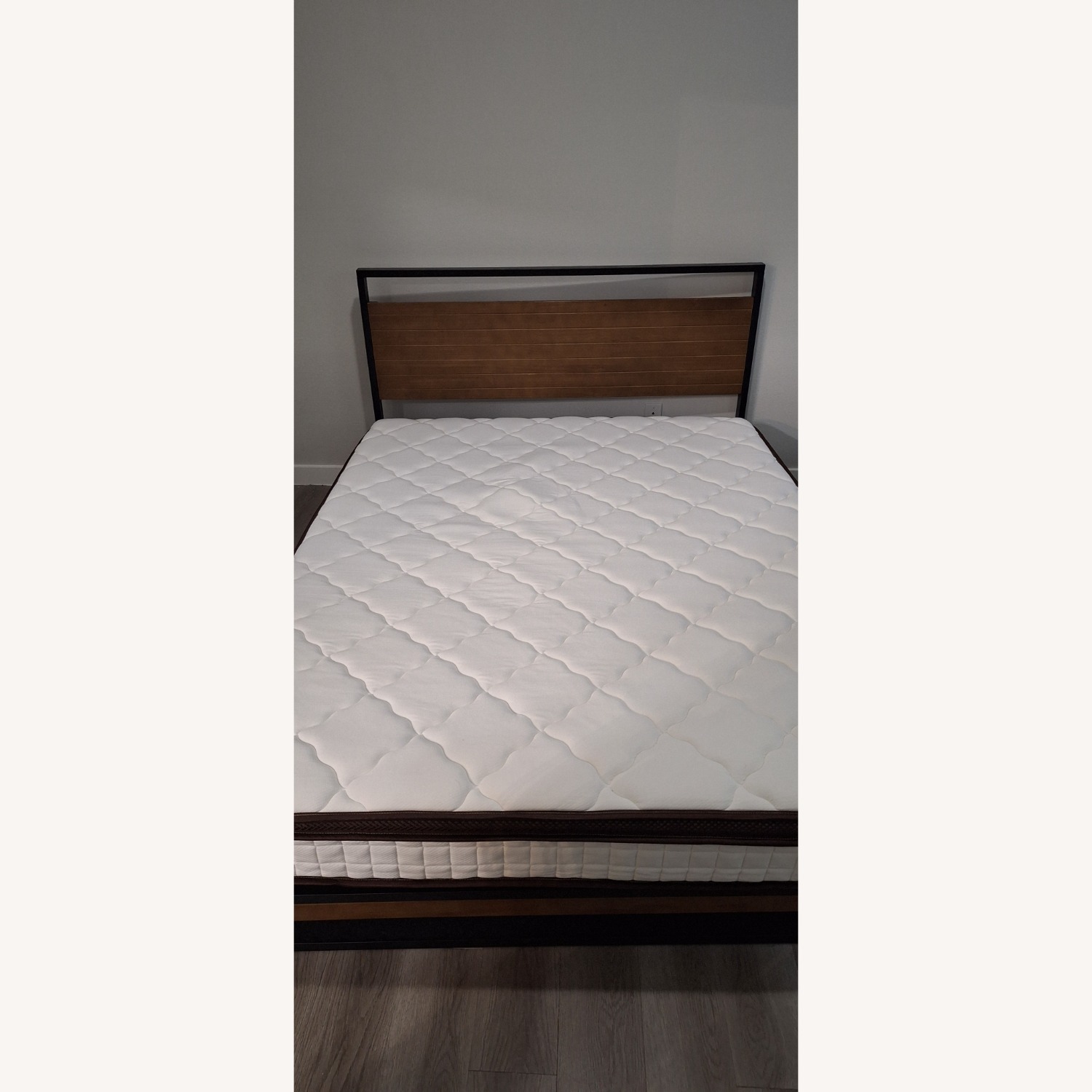 Contemporary Queen Bed - image-3