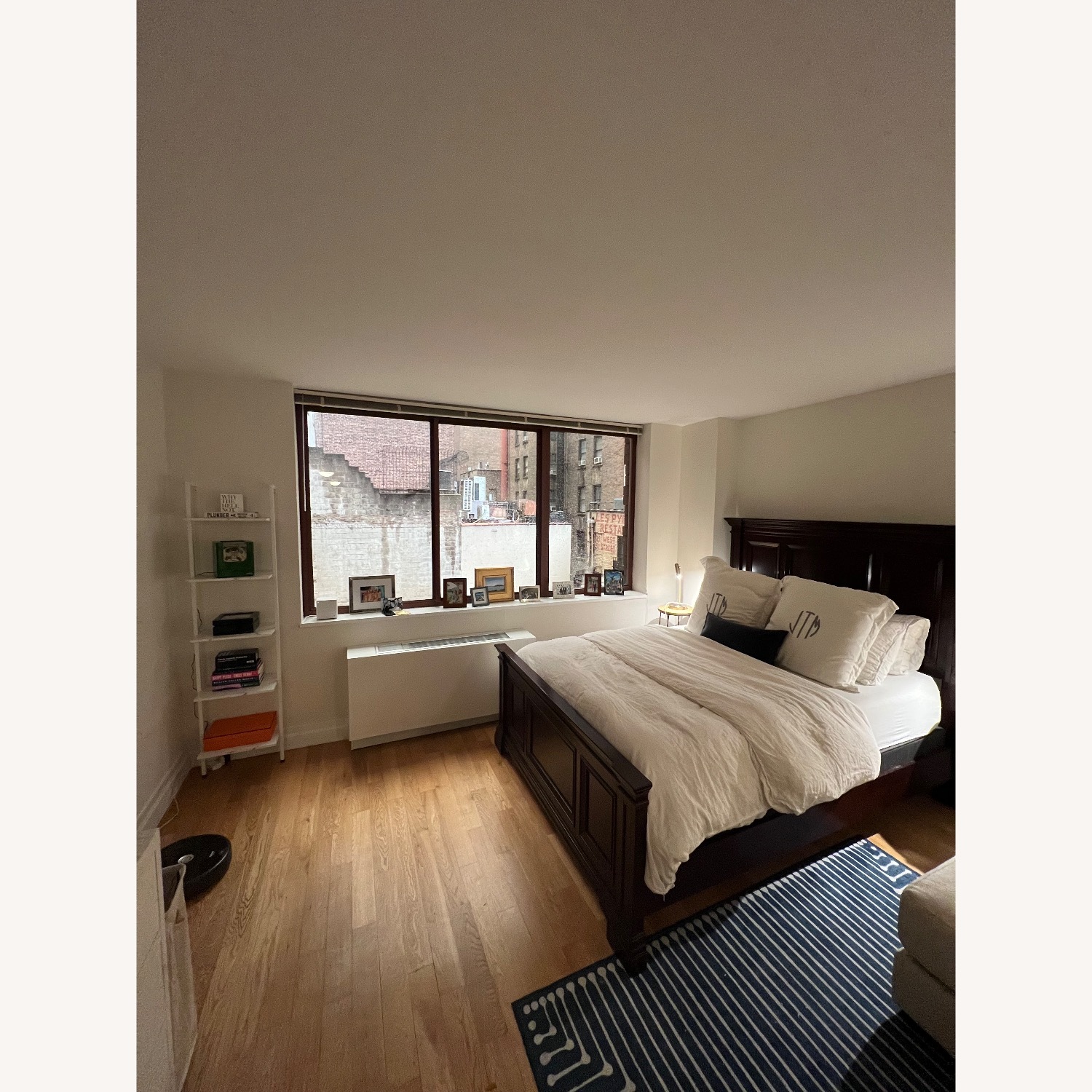 Haverty's Queen Bed - image-3