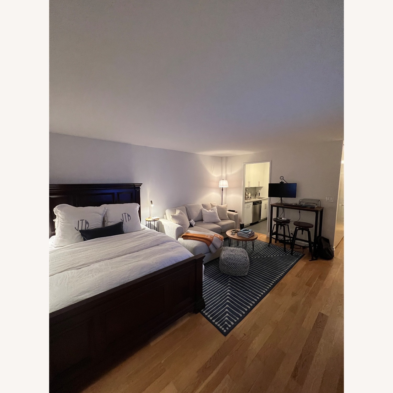 Haverty's Queen Bed - image-1