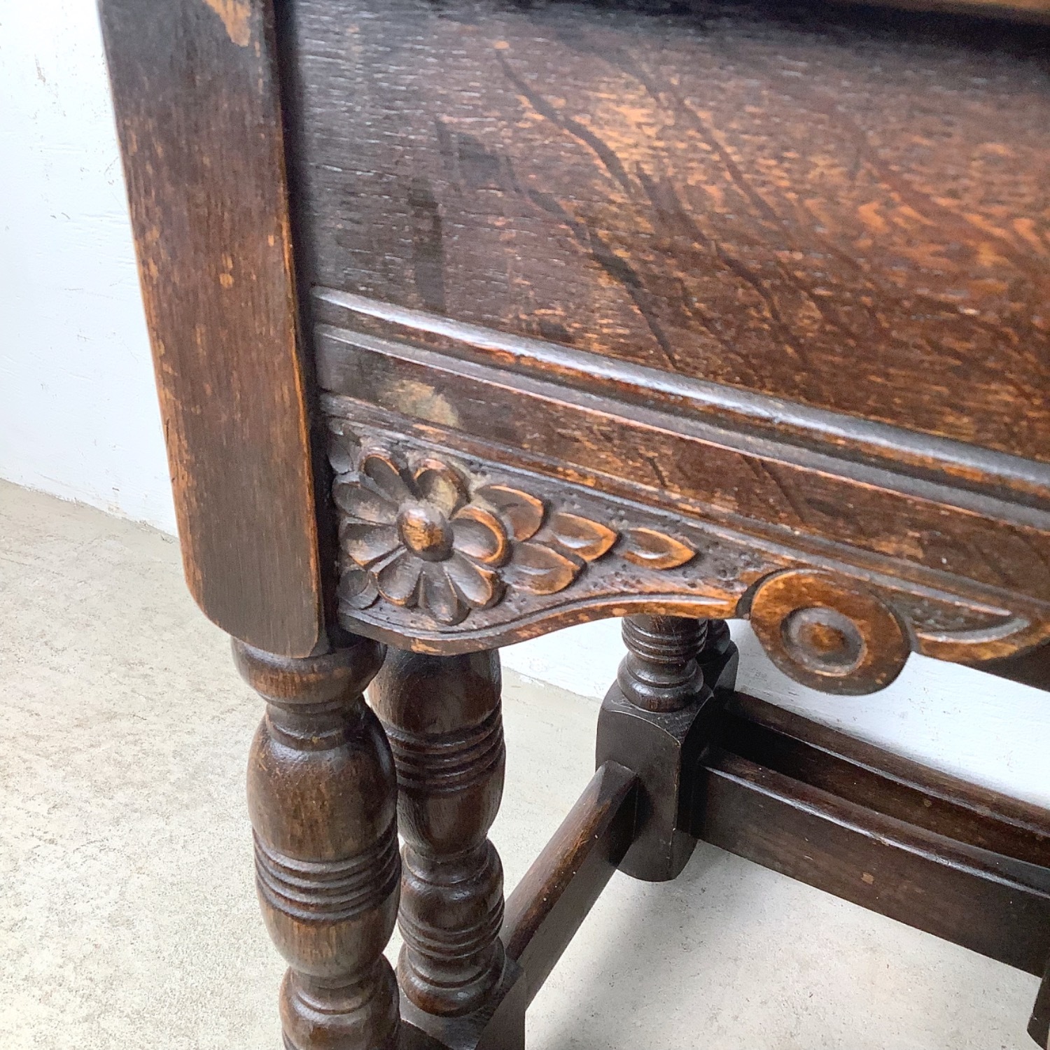 Vintage English-Style Nesting Tables – Set of 3 - image-11