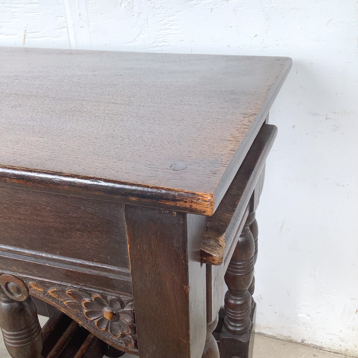 Vintage English-Style Nesting Tables – Set of 3 - image-10