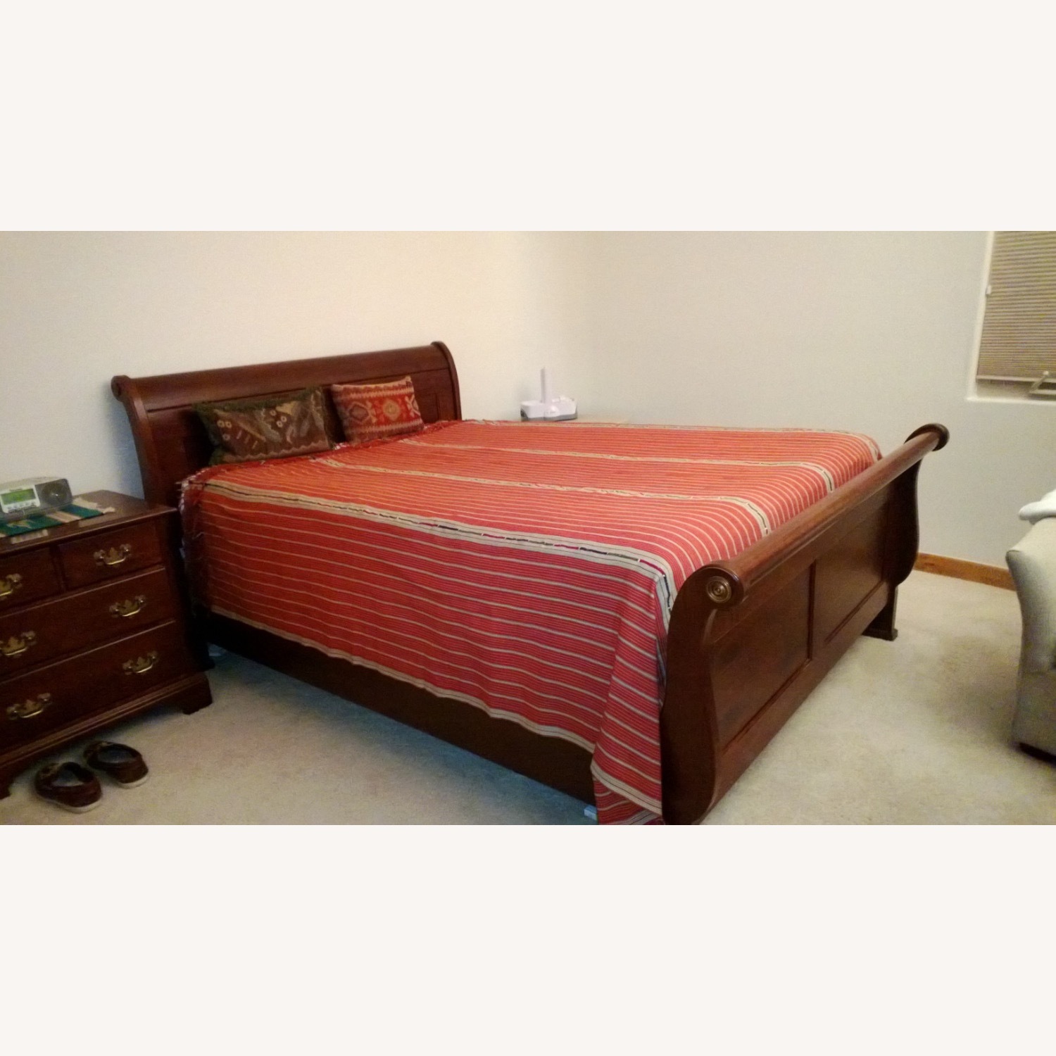 Sligh Furniture Dark Brown Wood Queen Bed - image-3