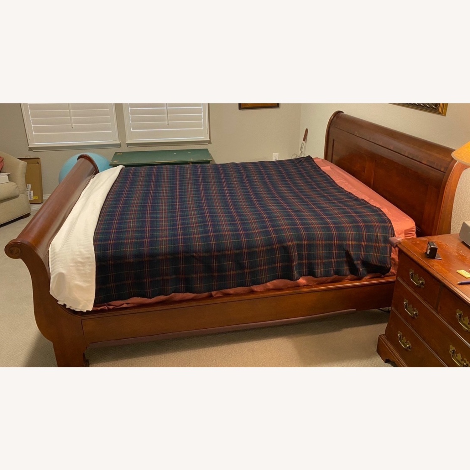 Sligh Furniture Dark Brown Wood Queen Bed - image-4