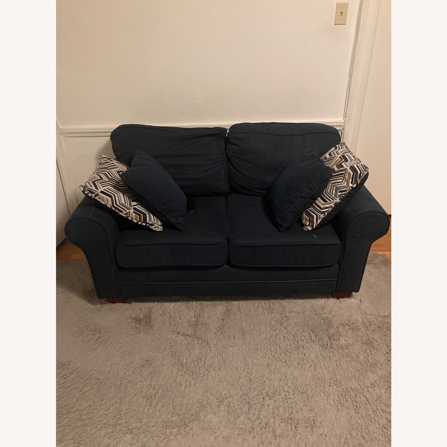 Bob's Discount Furniture 2 Seater Sofa - image-3