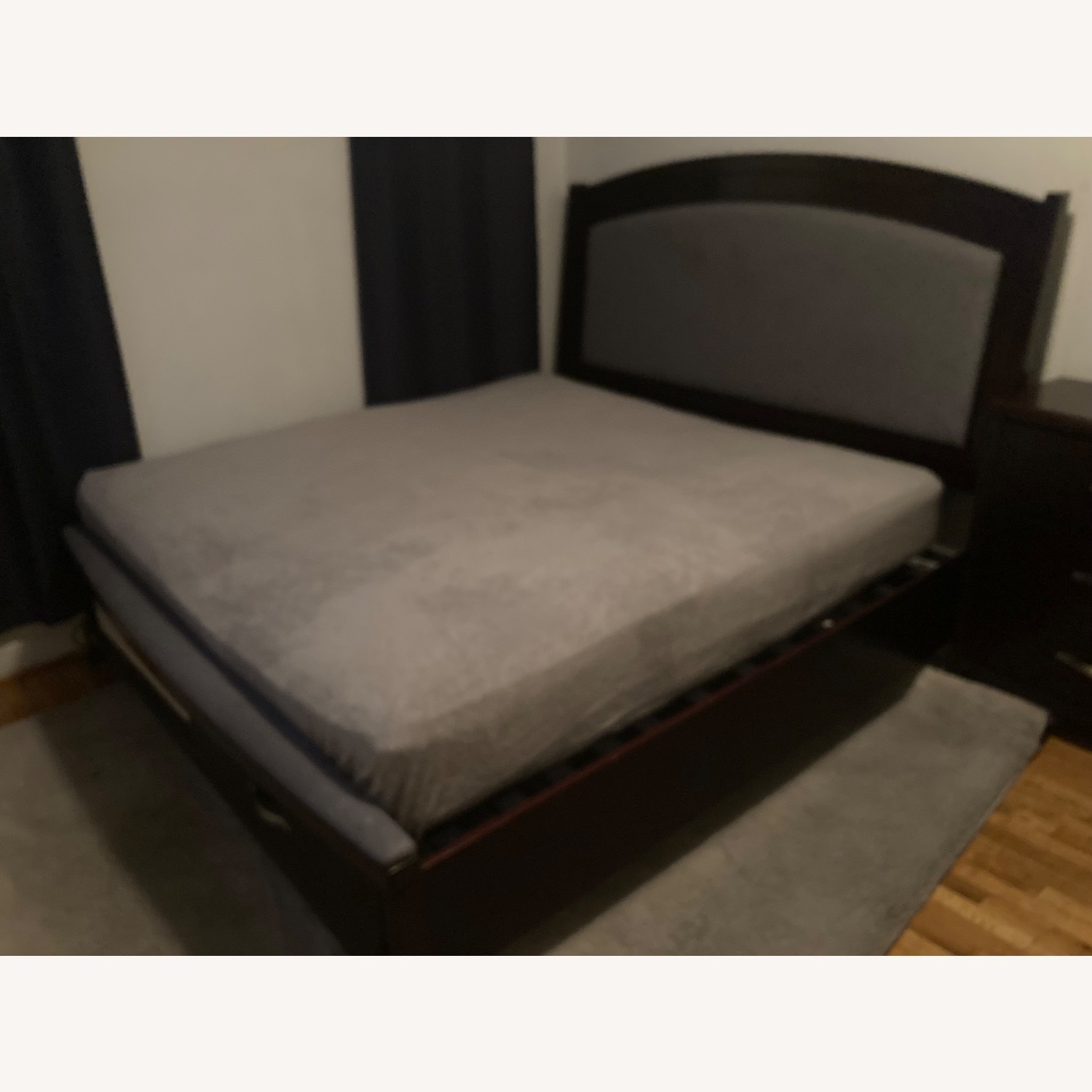 Bob's Discount Furniture King Bed - image-2