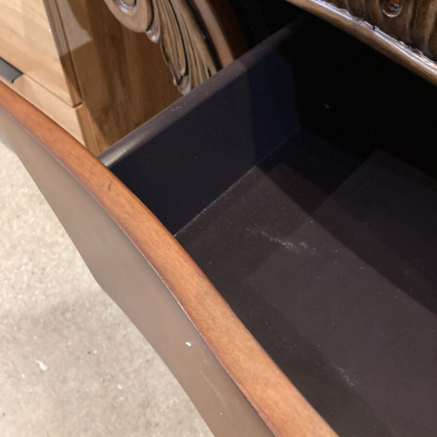 Connoisseurs Valenti 3 Drawer Dresser - image-8