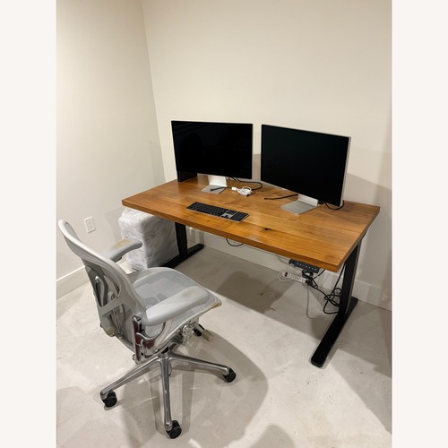 Used Uplift V3 Standing Desk Light Brown Wood Desk for sale on AptDeco