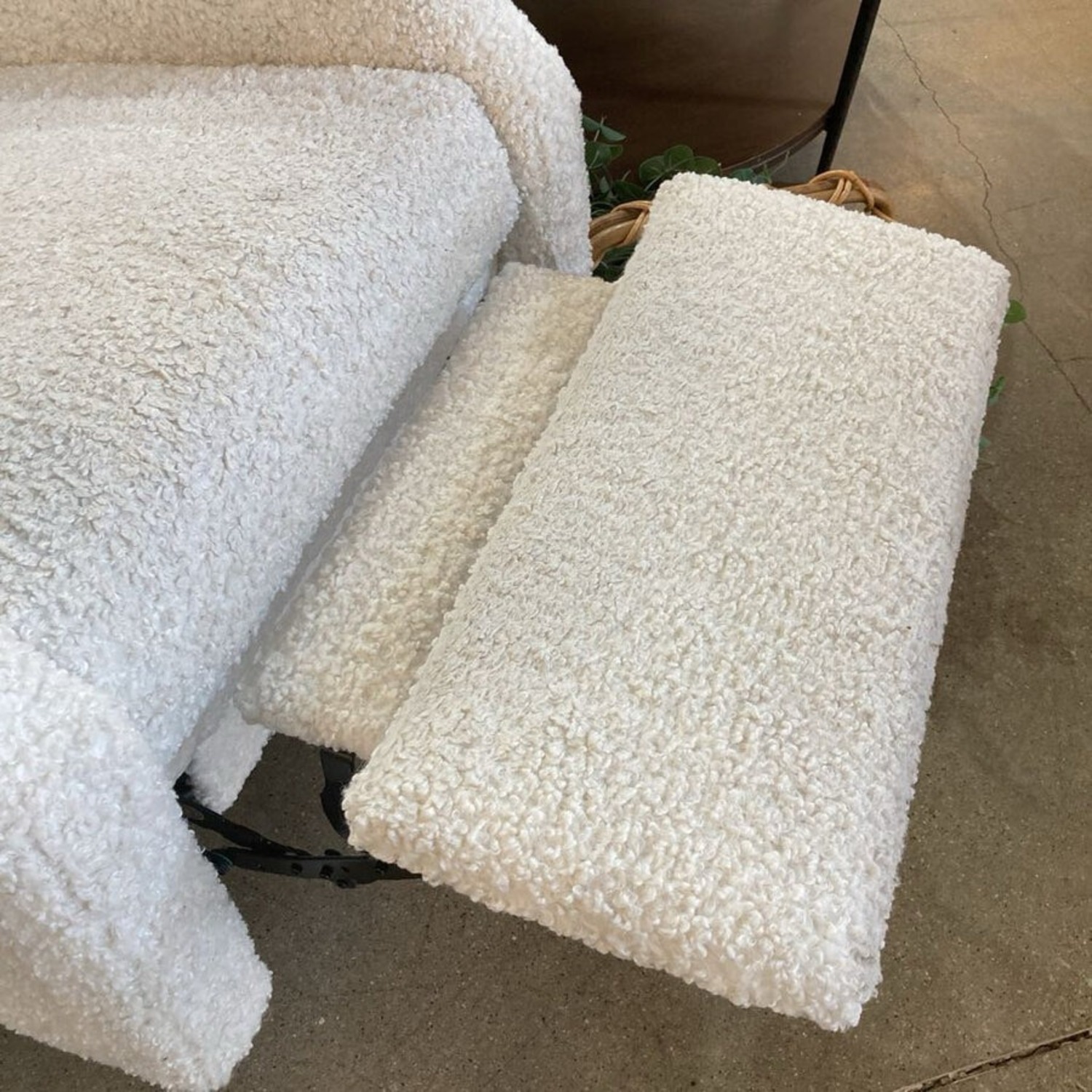 Crew Recliner +Swivel Glider Recliner - image-9