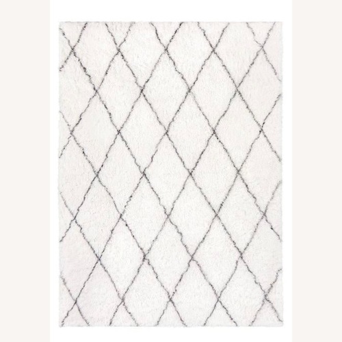 Used Ruggable White Wool Blend Area Rug 3' x 5' for sale on AptDeco