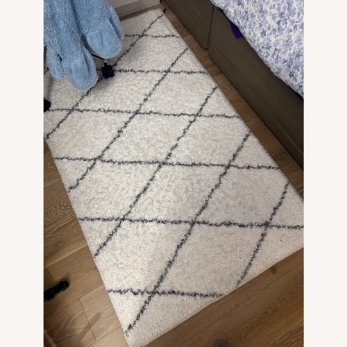 Used Ruggable White Wool Blend Area Rug 3' x 5' for sale on AptDeco