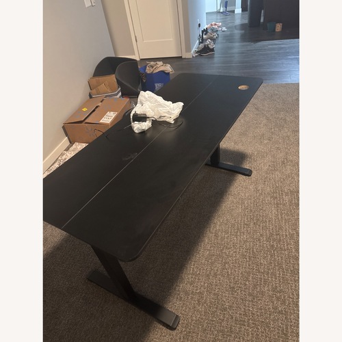 Used Height Adjusting Table for sale on AptDeco