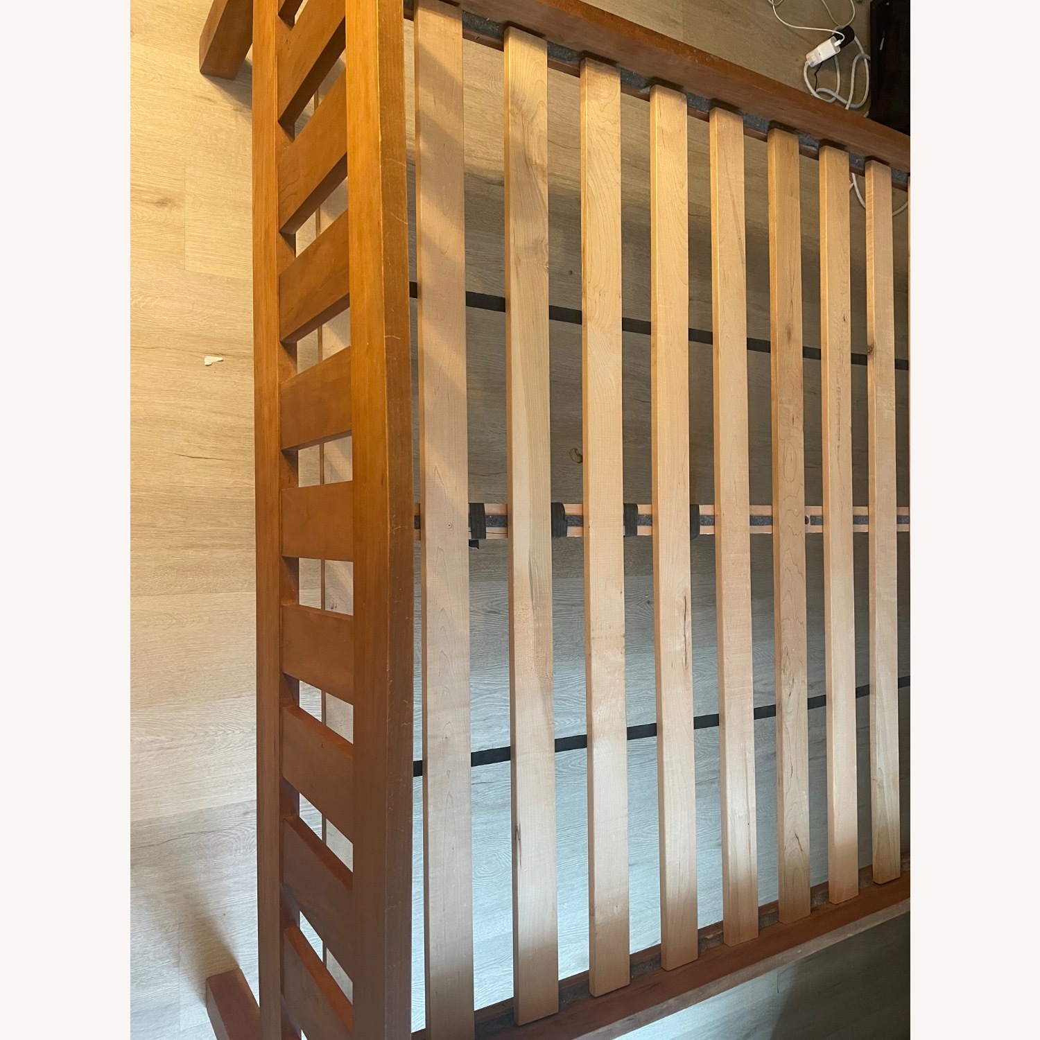 Scott Jordan Furniture Wood Queen Bed - image-4