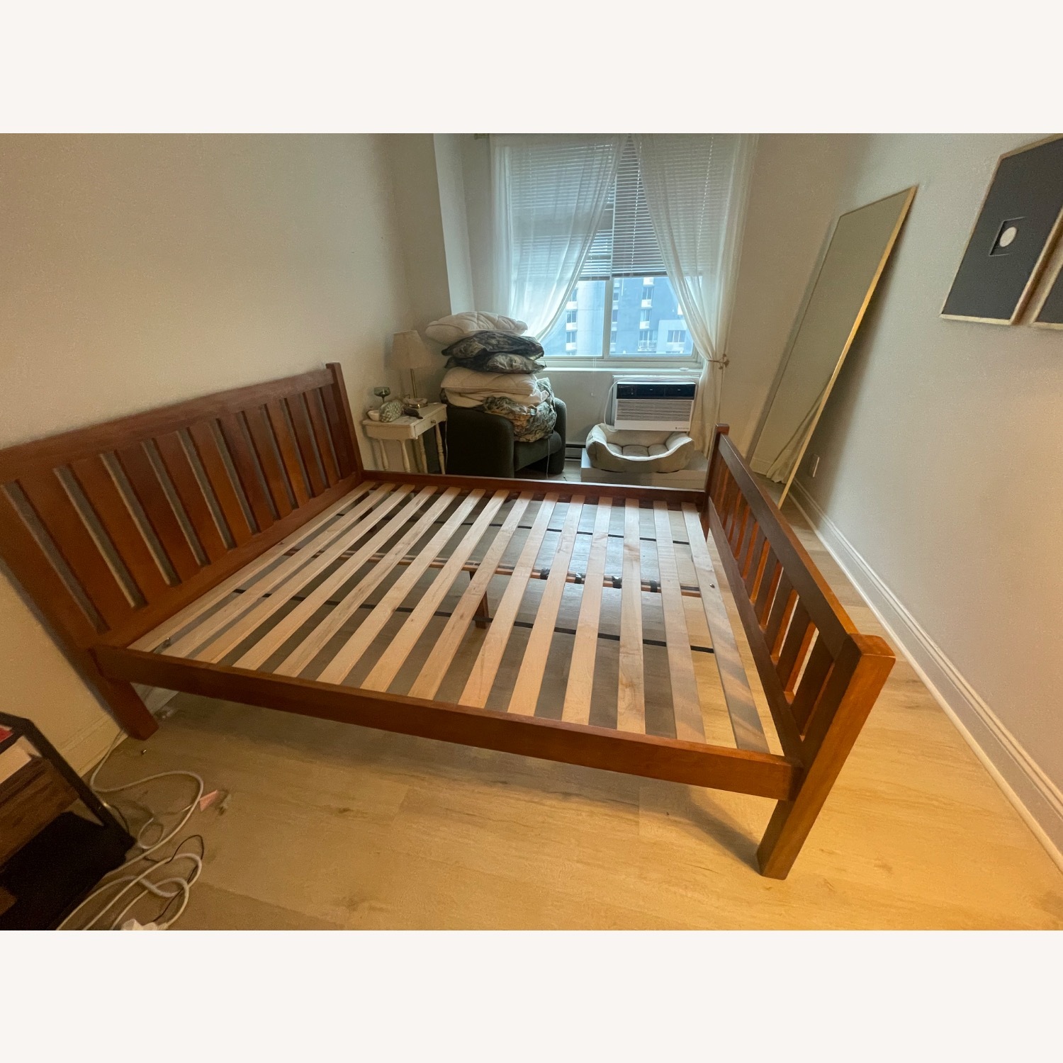 Scott Jordan Furniture Wood Queen Bed - image-2