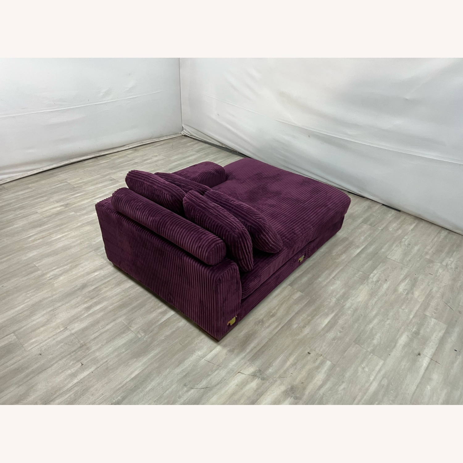 Signature Design by Ashley LINDYN Corner Chaise - image-6