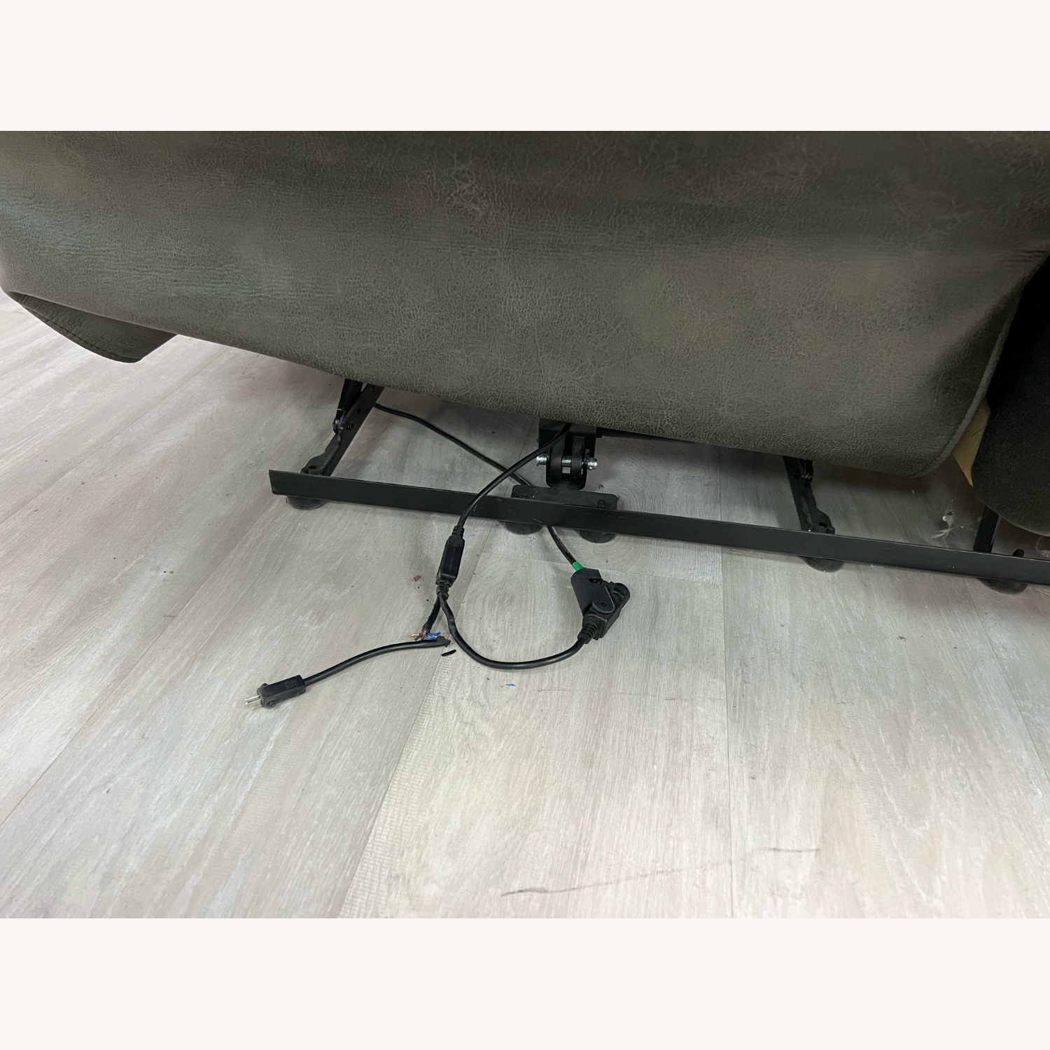 Ashley Dunwell Contemporary Power Reclining Sofa - image-7