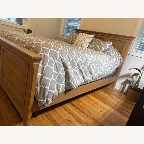 Used Thomasville Furniture Industries Queen Bed for sale on AptDeco