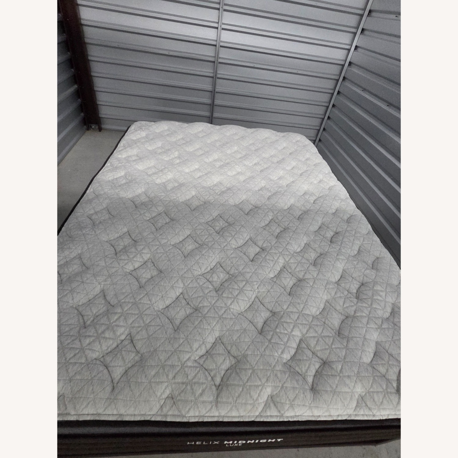 Helix Luxe Midnight White Fabric Queen Bed - image-8