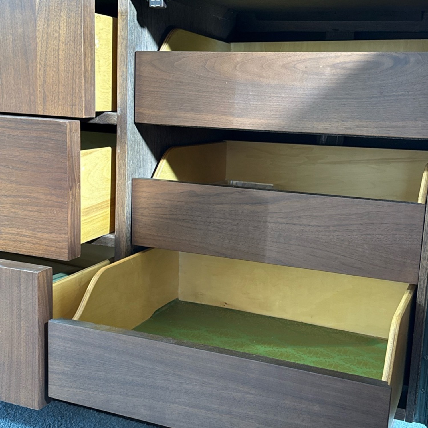 Lane Staccato Mahogany Low Boy Dresser  - image-6