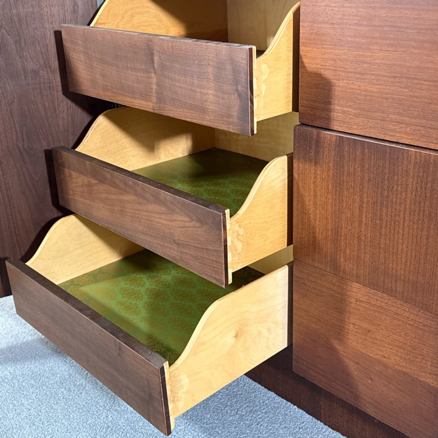 Lane Staccato Mahogany Low Boy Dresser  - image-4