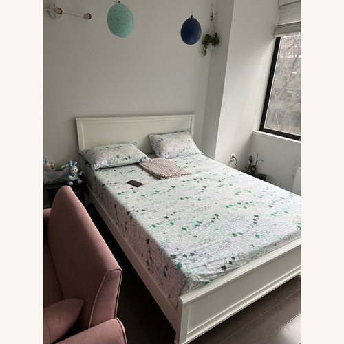 Used White Queen Size Wood Platform Bed Frame for sale on AptDeco