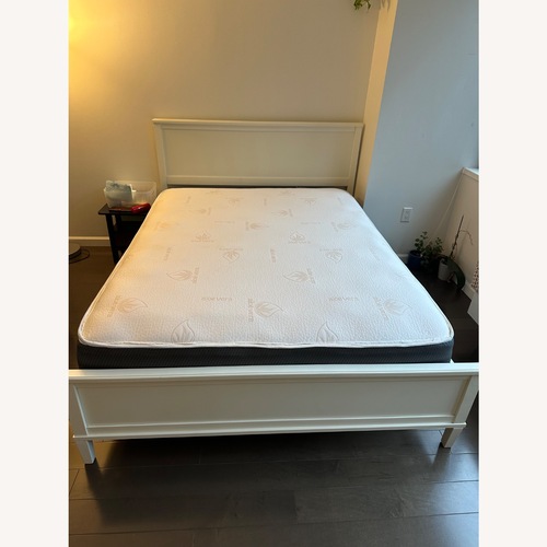 Used White Queen Size Wood Platform Bed Frame for sale on AptDeco