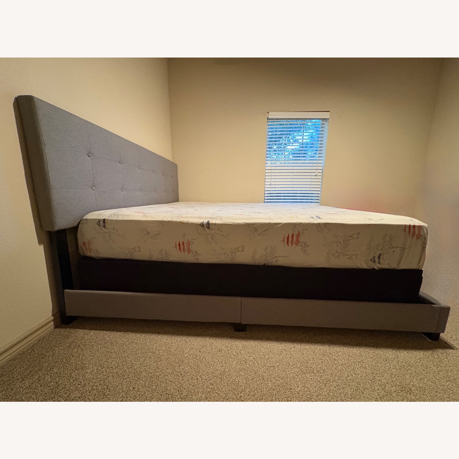 king-size Bed  - image-2