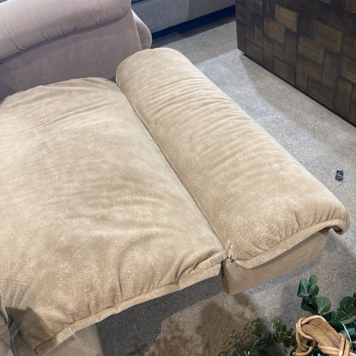 La-Z-Boy Plush Manual Recliner - image-10