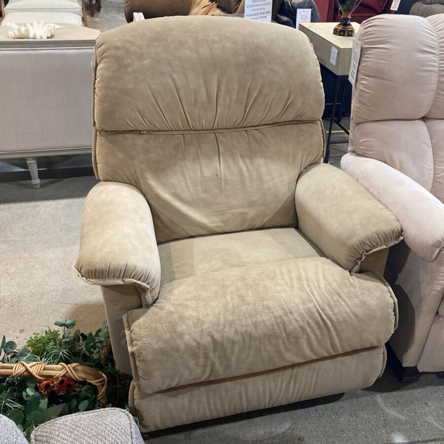 La-Z-Boy Plush Manual Recliner - image-3