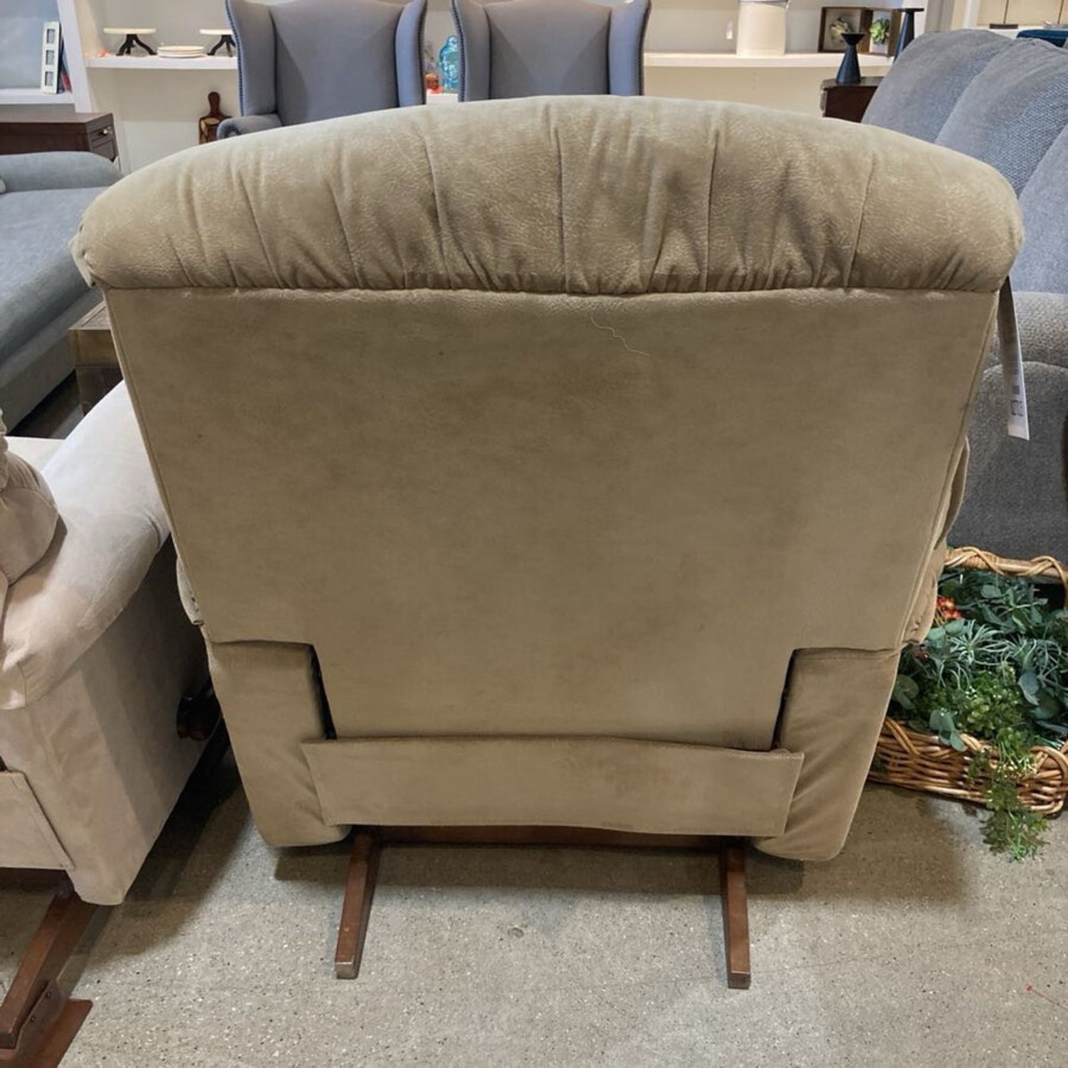 La-Z-Boy Plush Manual Recliner - image-11