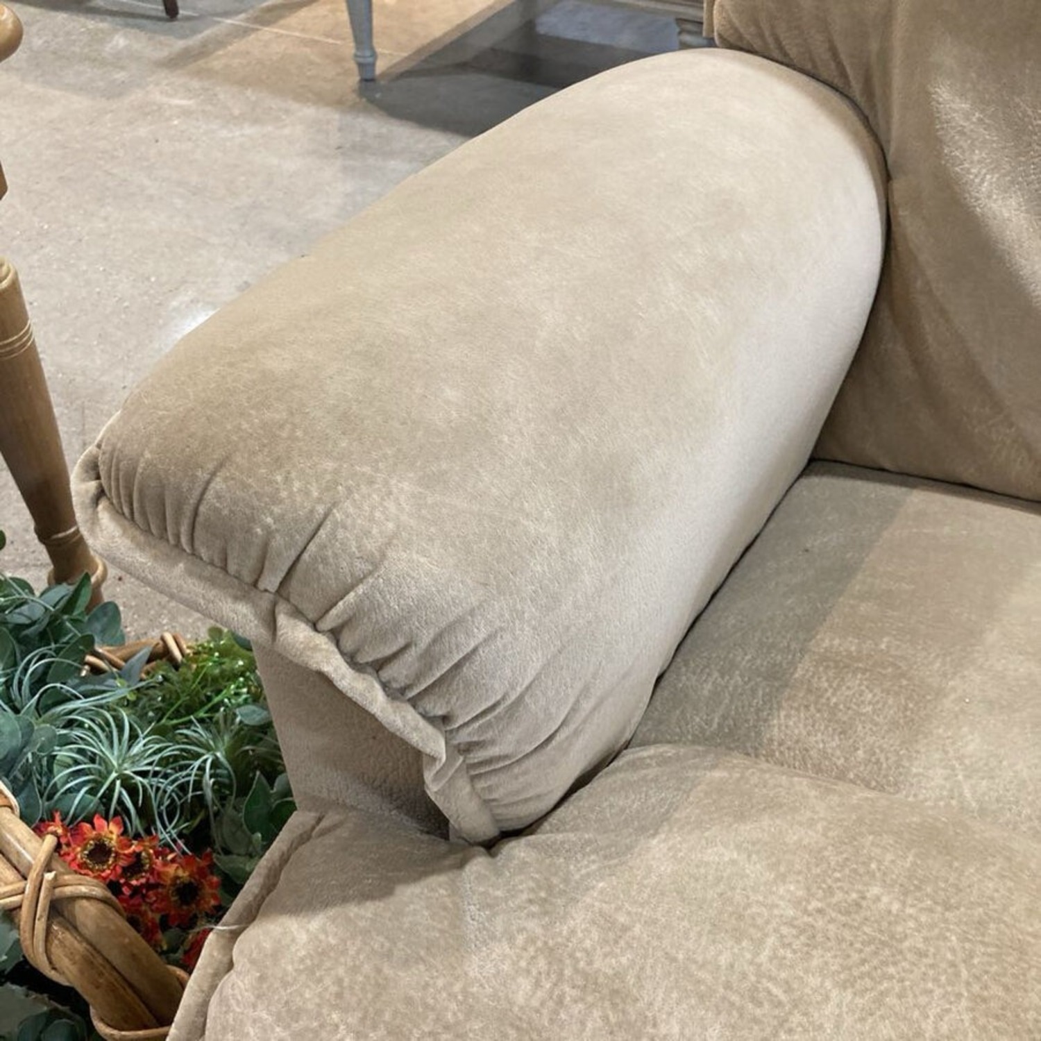 La-Z-Boy Plush Manual Recliner - image-4