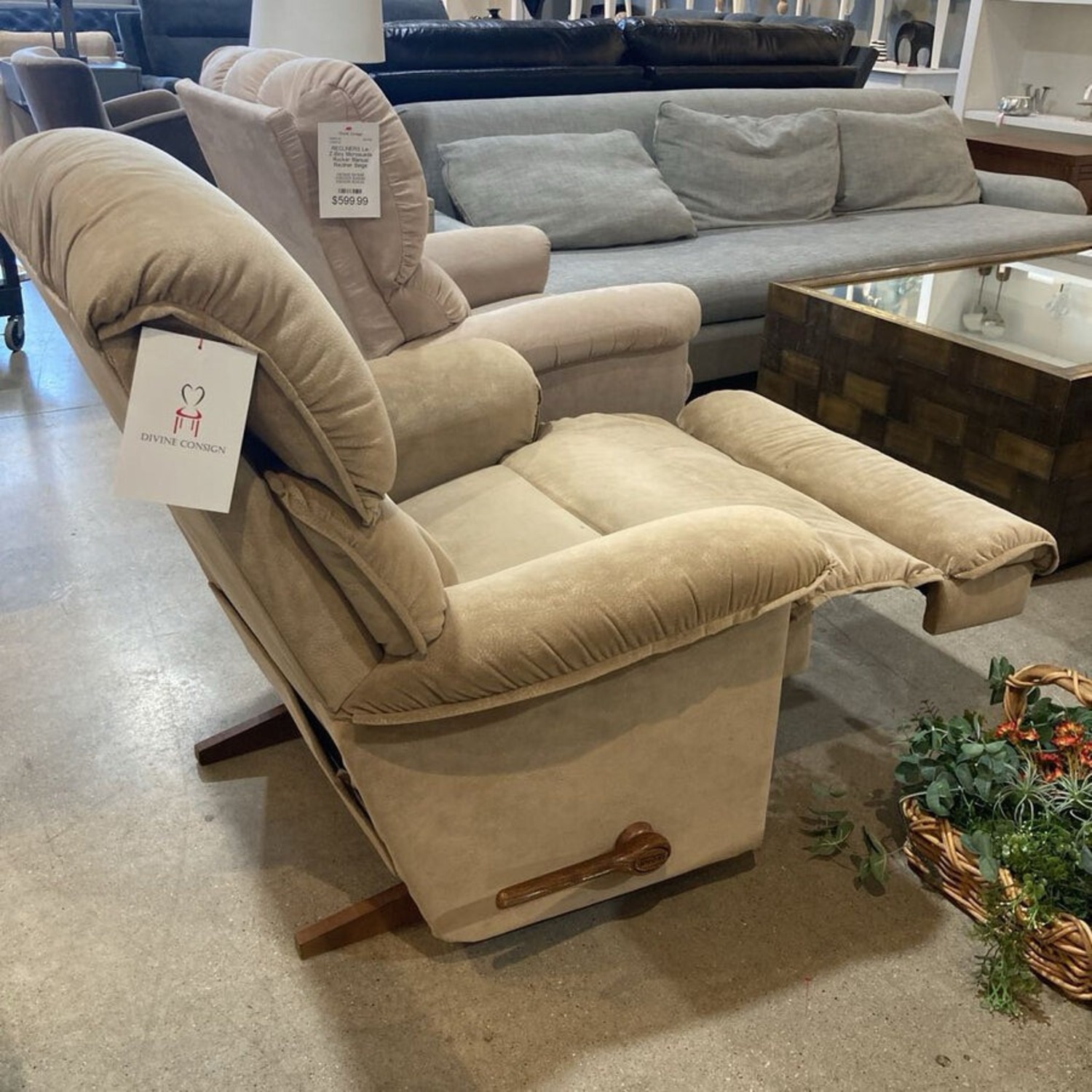 La-Z-Boy Plush Manual Recliner - image-8