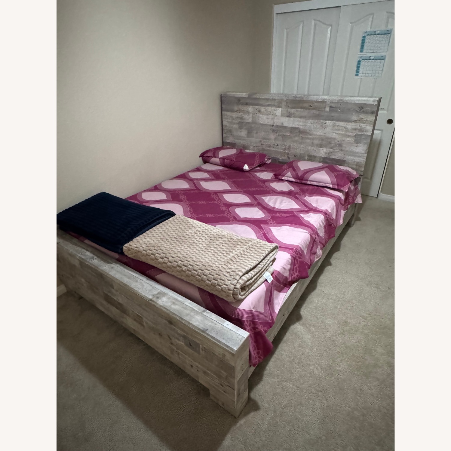 Light Gray Wood Full Bed - image-2