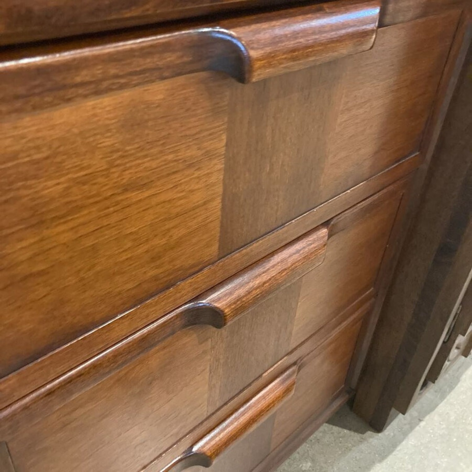 Mid-Century Modern 9-Drawer Dresser - image-7