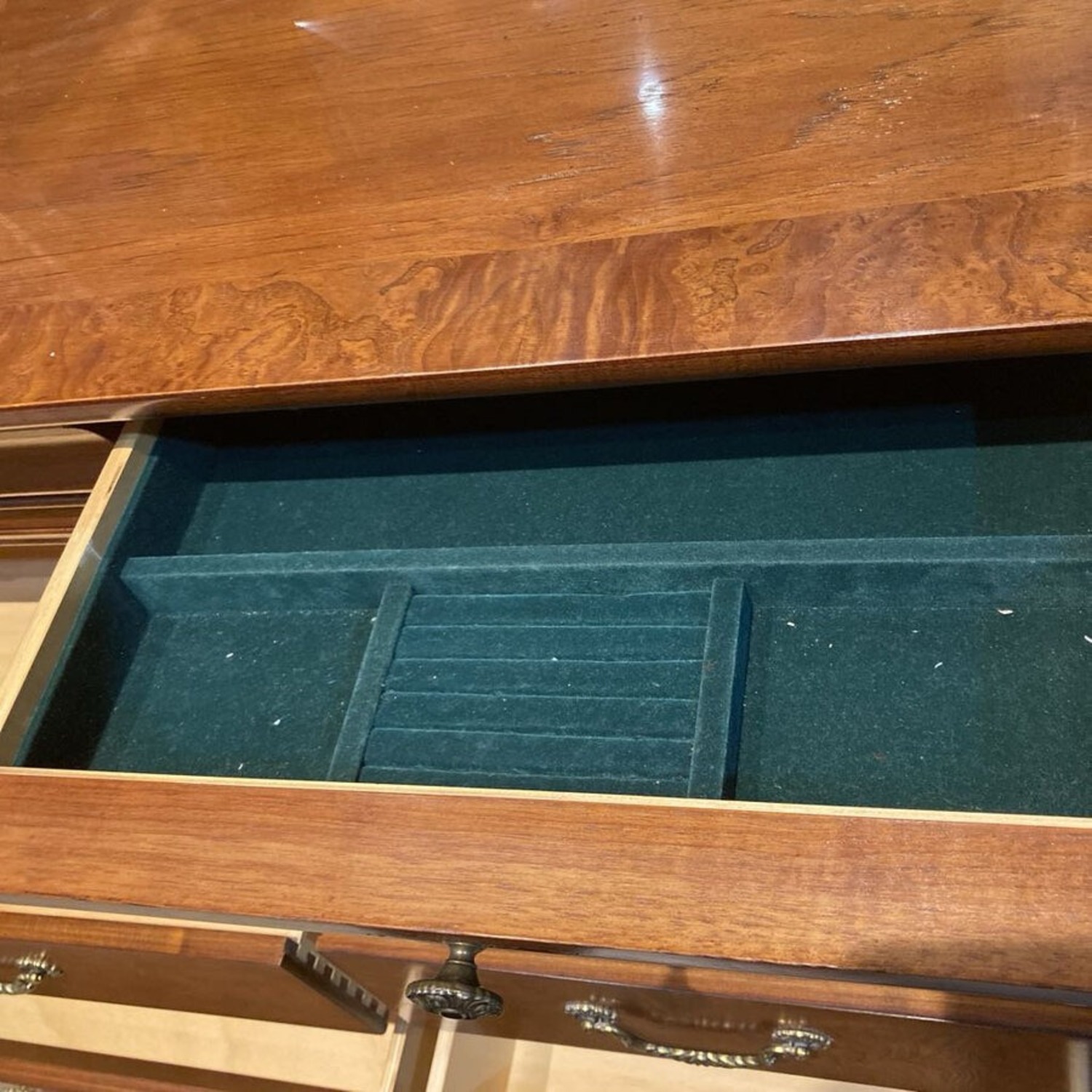 Thomasville Birchwood 12-Drawer w Mirror Dresser - image-5