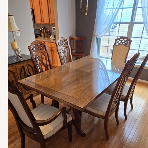 Used Thomasville Furniture Industries Dining Table for sale on AptDeco