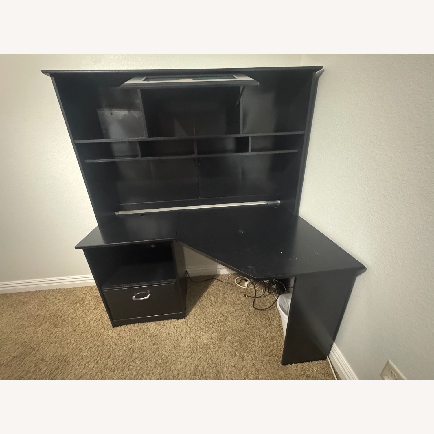 L-Shaped Corner Desk with Hutch - image-7