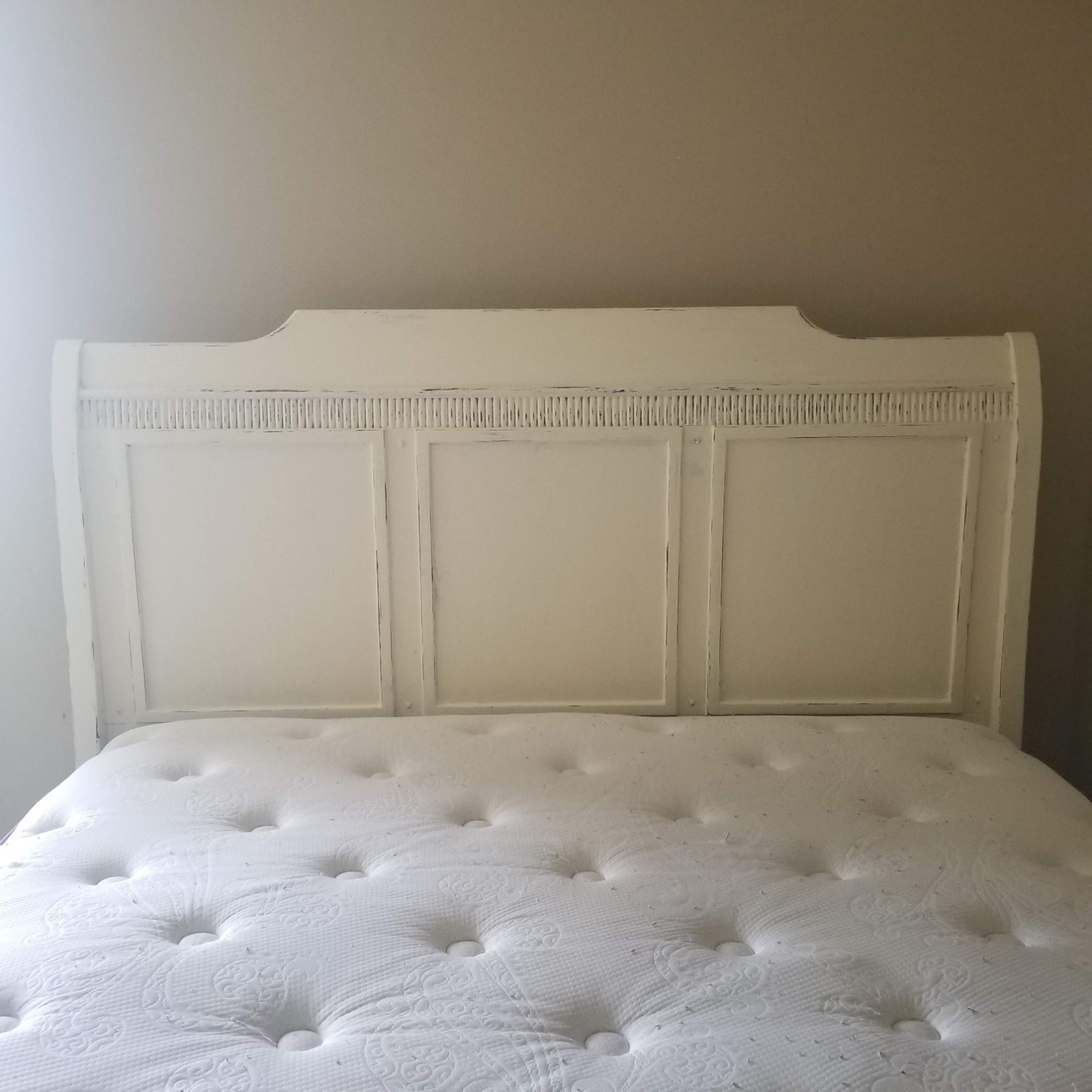 Vintage/Antique White Wood Queen Bed - image-2