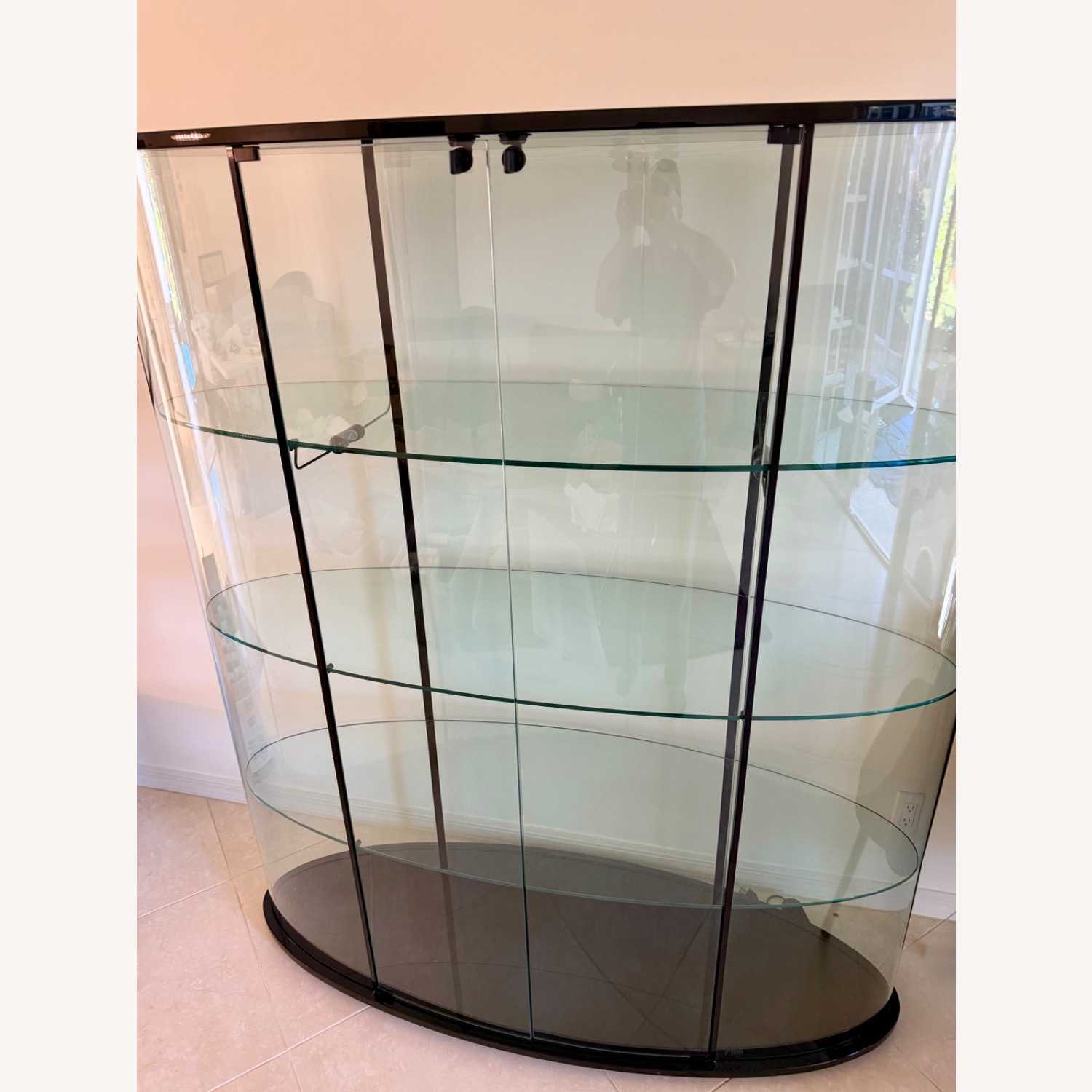 FIAM Italia 55.5” Curved Glass Cabinet - image-3