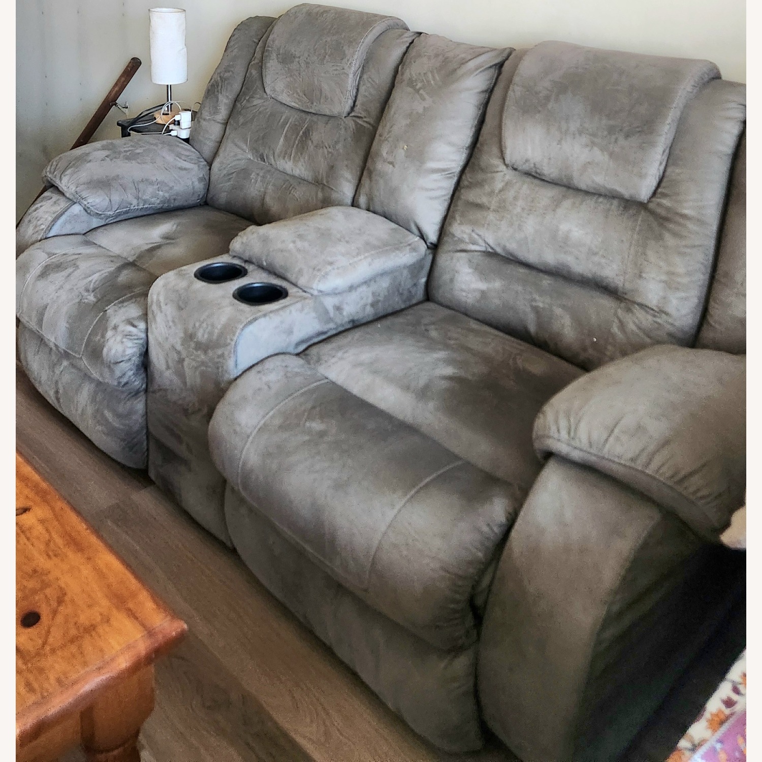 Laresview Manual Reclining Loveseat with Console - image-3